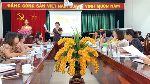 Ngày 3/10/2020 Trường mầm non Bát Tràng mời cô giáo Nguyễn Thị Xuân - Giảng viên trường Cao Đẳng sư pham TW về truyền tải cho toàn thể giáo viên về chương trình giáo dục mới -   GIÁO DỤC STEAM 